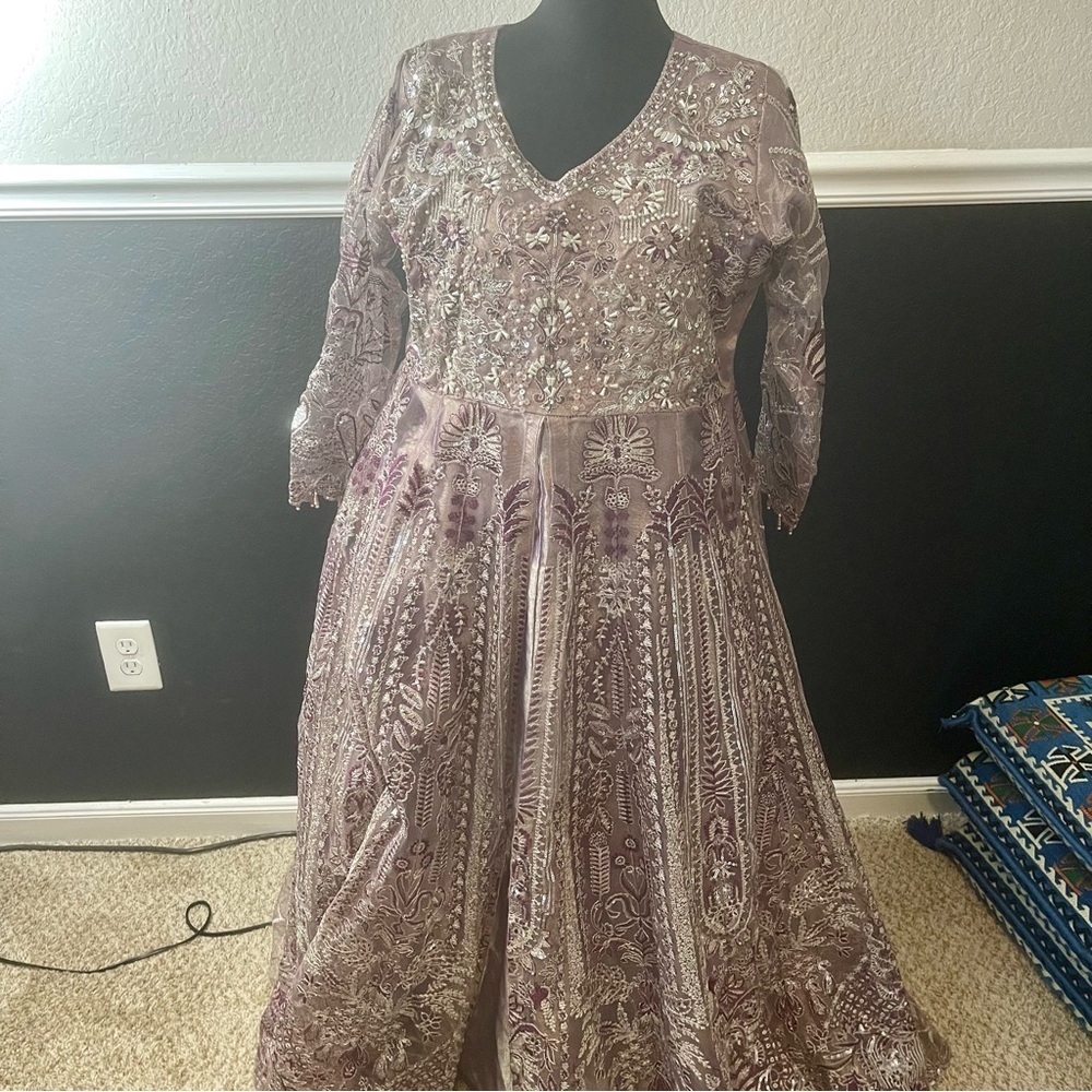 Pakistani Festive Party Wedding wear Purple/ Lilac Size Large 2 piece - Picture 3 of 15